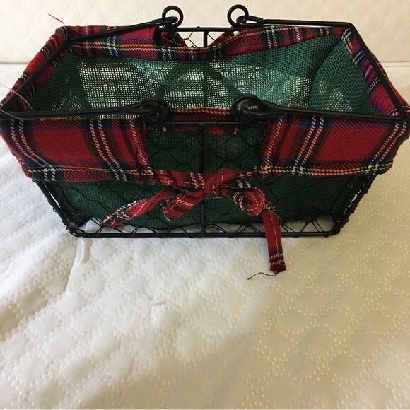 Christmas NWT  Green & Red Basket - Picture 4 of 7